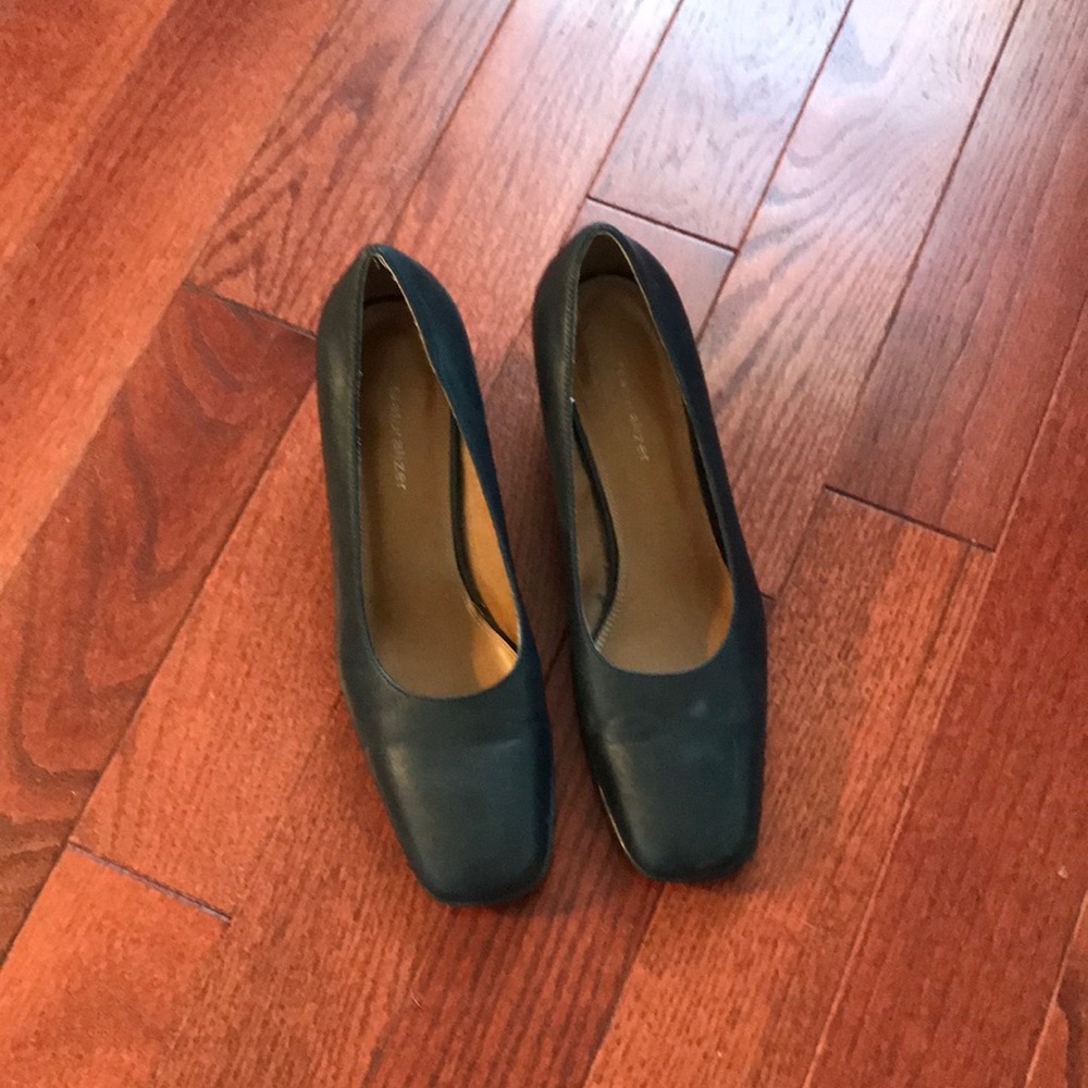 Naturalizer pumps size 10 navy